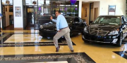 Вот как танцуют менеджеры по продажам Hyundai